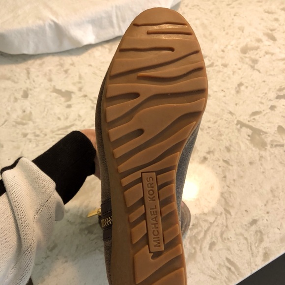 Michael Kors Distressed brown leather Wedge heel shearling lined booties. - Picture 4 of 13